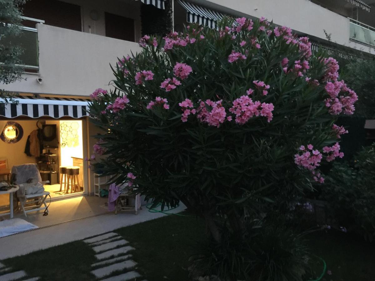 Cannes Croisette &Palm Beach,Parking Exterior foto